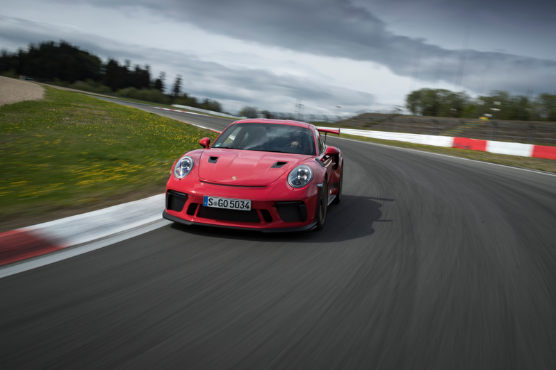 Illustration for article titled Put These Very Good 2019 Porsche 911 GT3 RS Photos In Your Life
